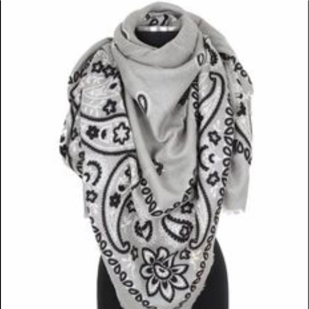 🔥Steve Madden Blanket Wrap Scarf.🔥